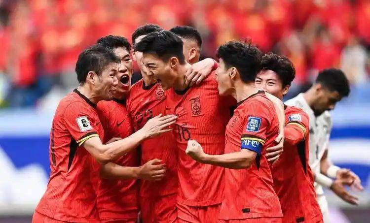 国王杯赛后再迎强敌，山东男篮单刀错失，主帅态度——质疑声仍在，身体对抗强度拉满的简单介绍