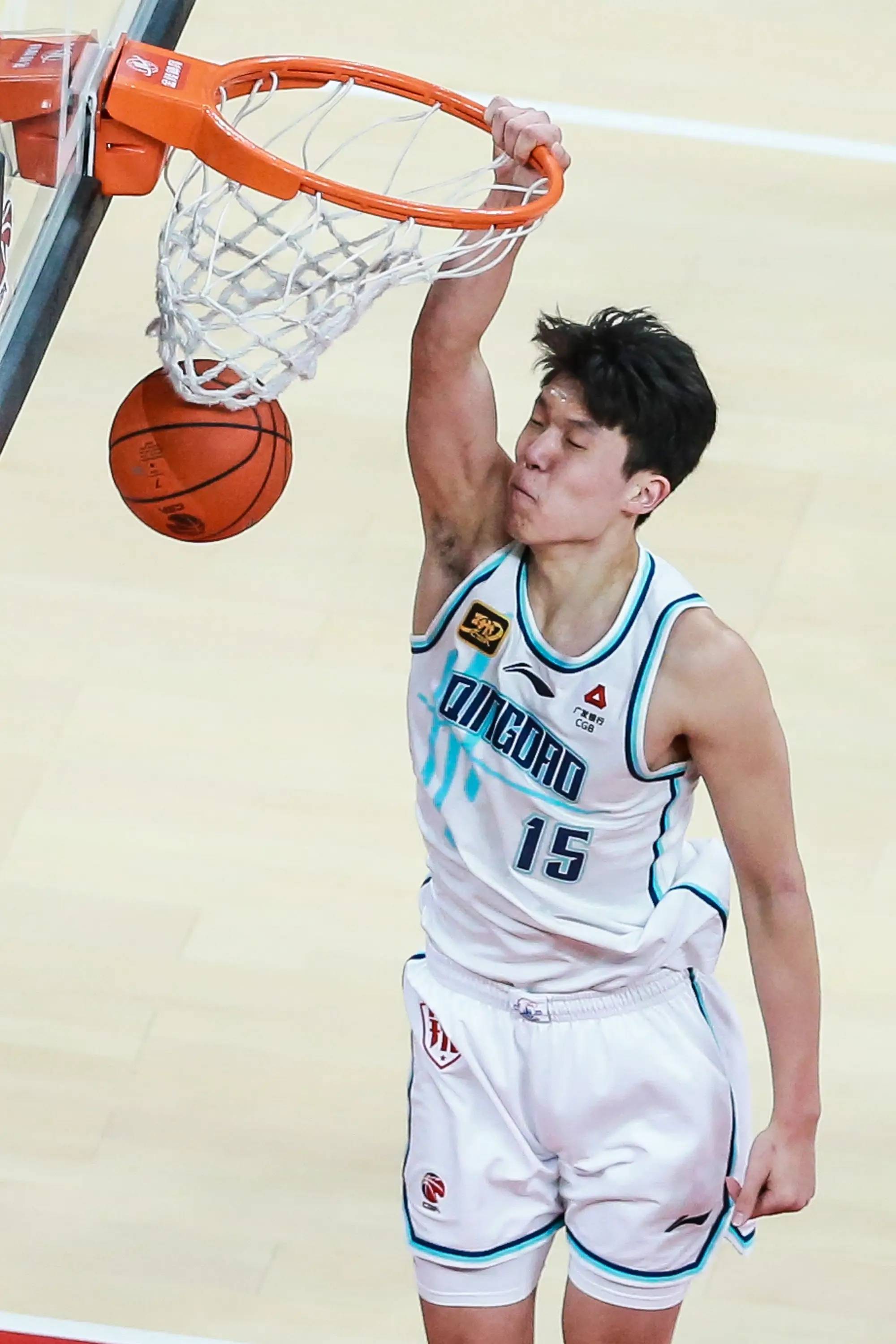 国王杯赛后再迎强敌，山东男篮单刀错失，主帅态度——质疑声仍在，身体对抗强度拉满的简单介绍