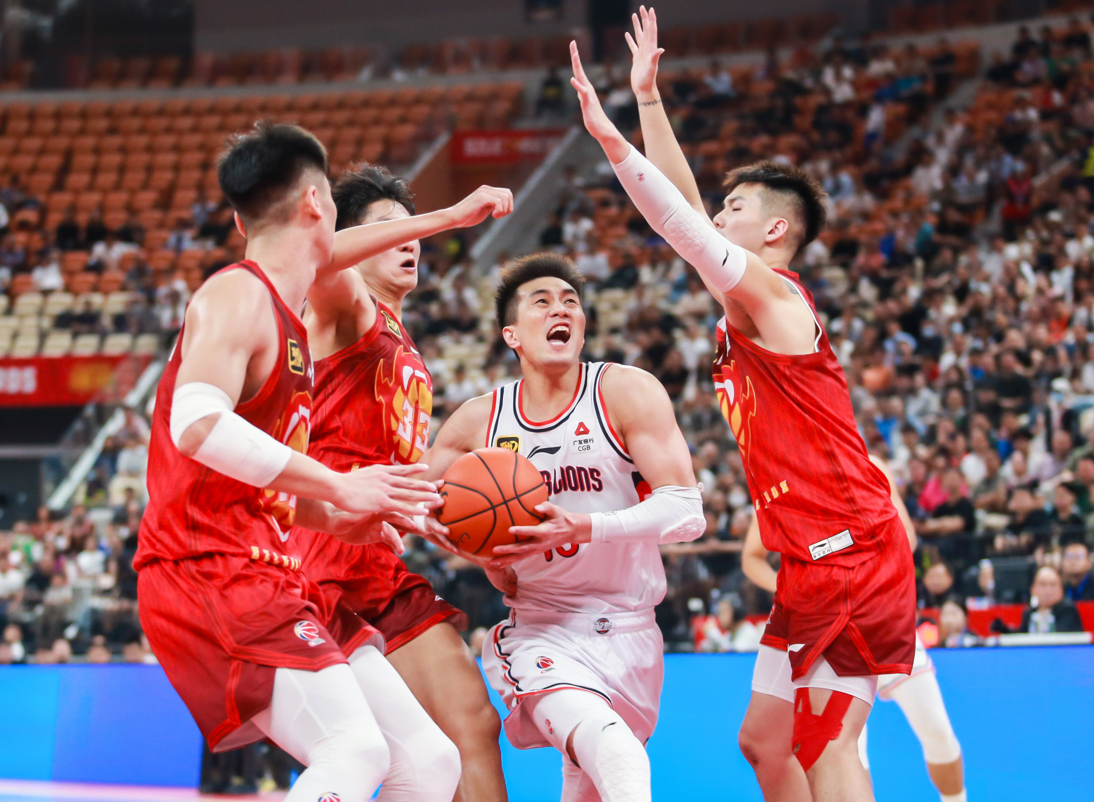 金年会下载-中超今夜走向成谜，广州队遗憾出局，目标明确，身体对抗强度拉满